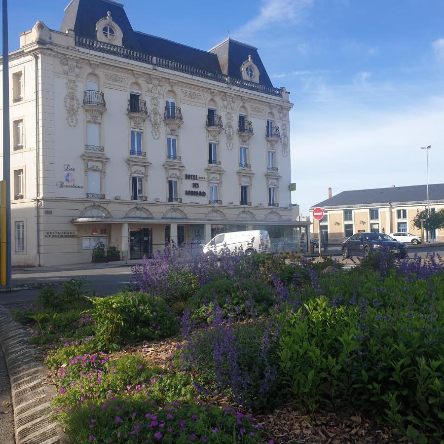 Logis Hotel Des Bourbons Монлюсон Экстерьер фото