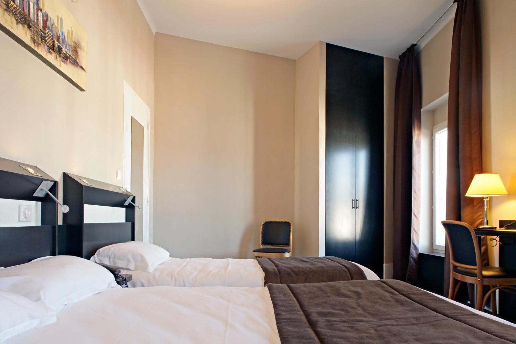 Logis Hotel Des Bourbons Монлюсон Экстерьер фото