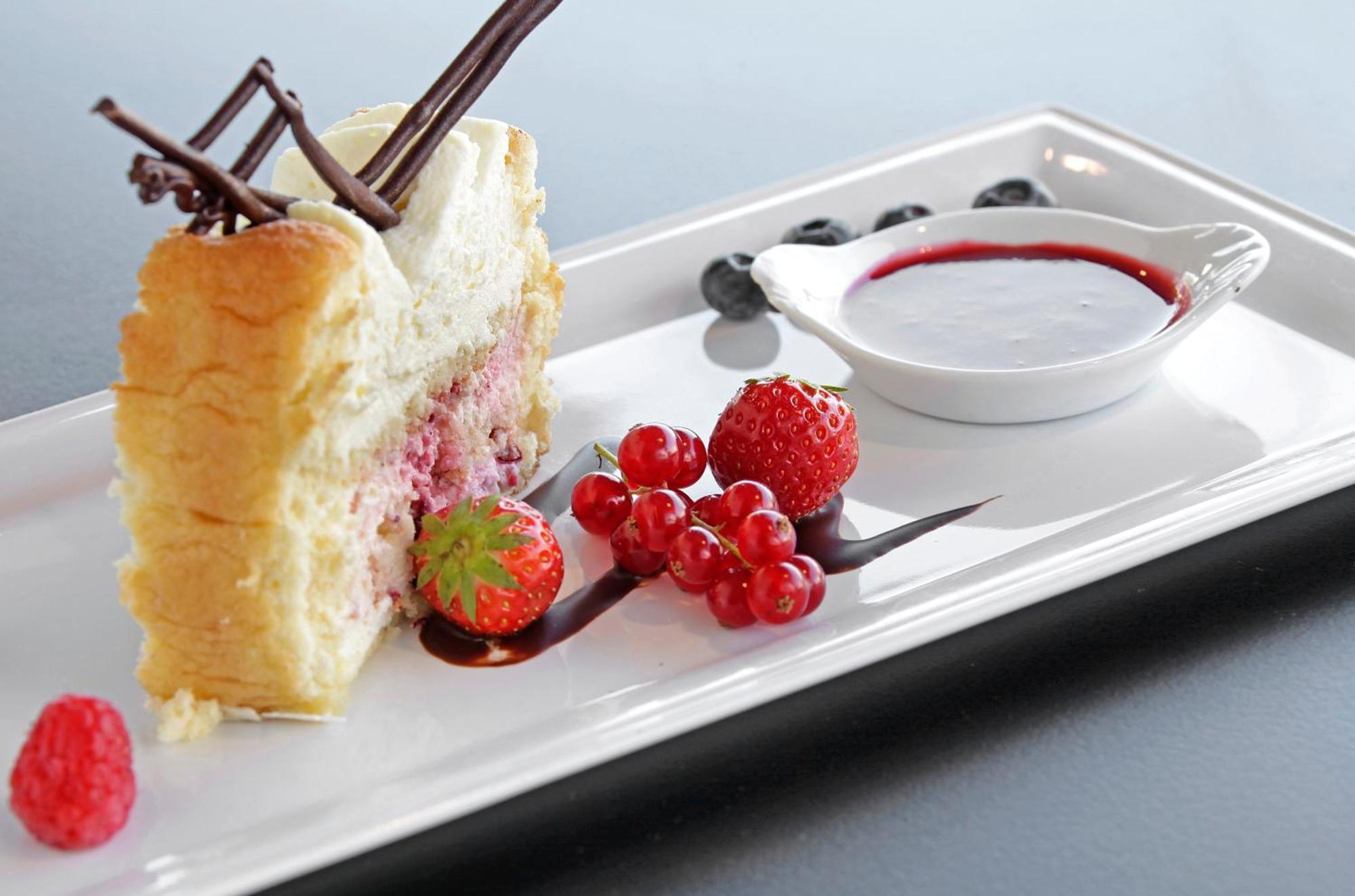 Logis Hotel Des Bourbons Монлюсон Экстерьер фото
