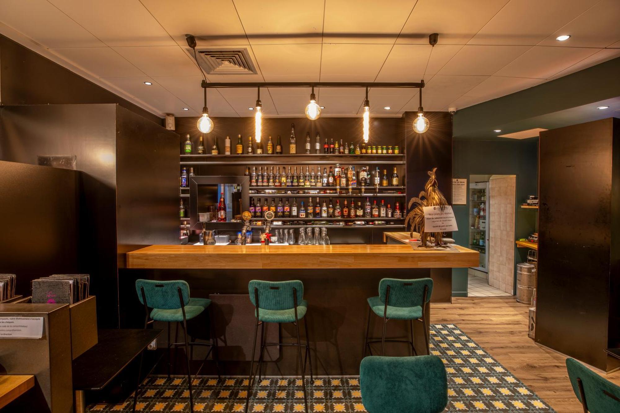 Logis Hotel Des Bourbons Монлюсон Экстерьер фото
