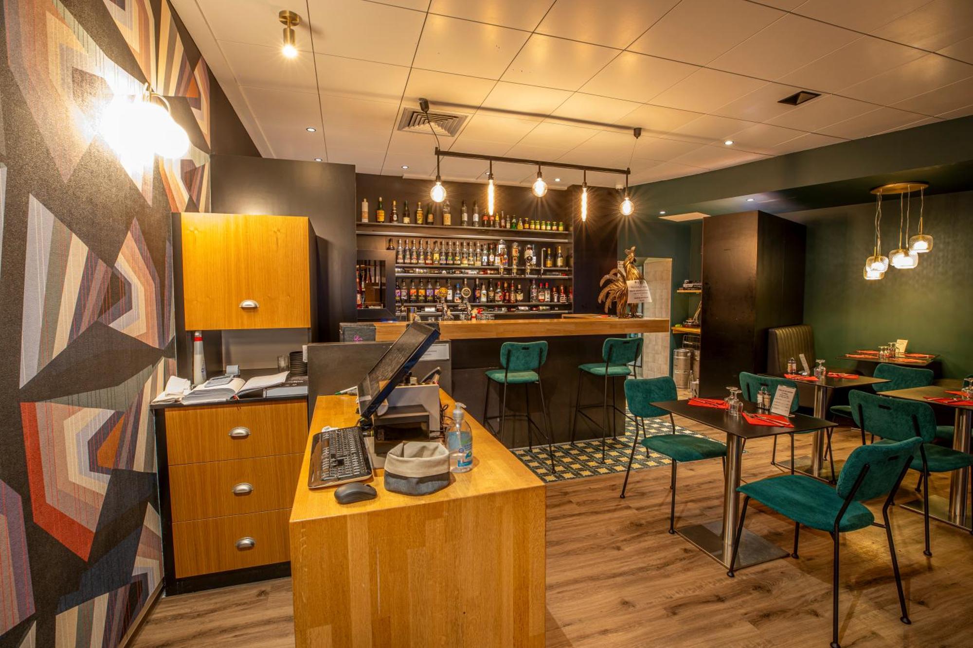 Logis Hotel Des Bourbons Монлюсон Экстерьер фото