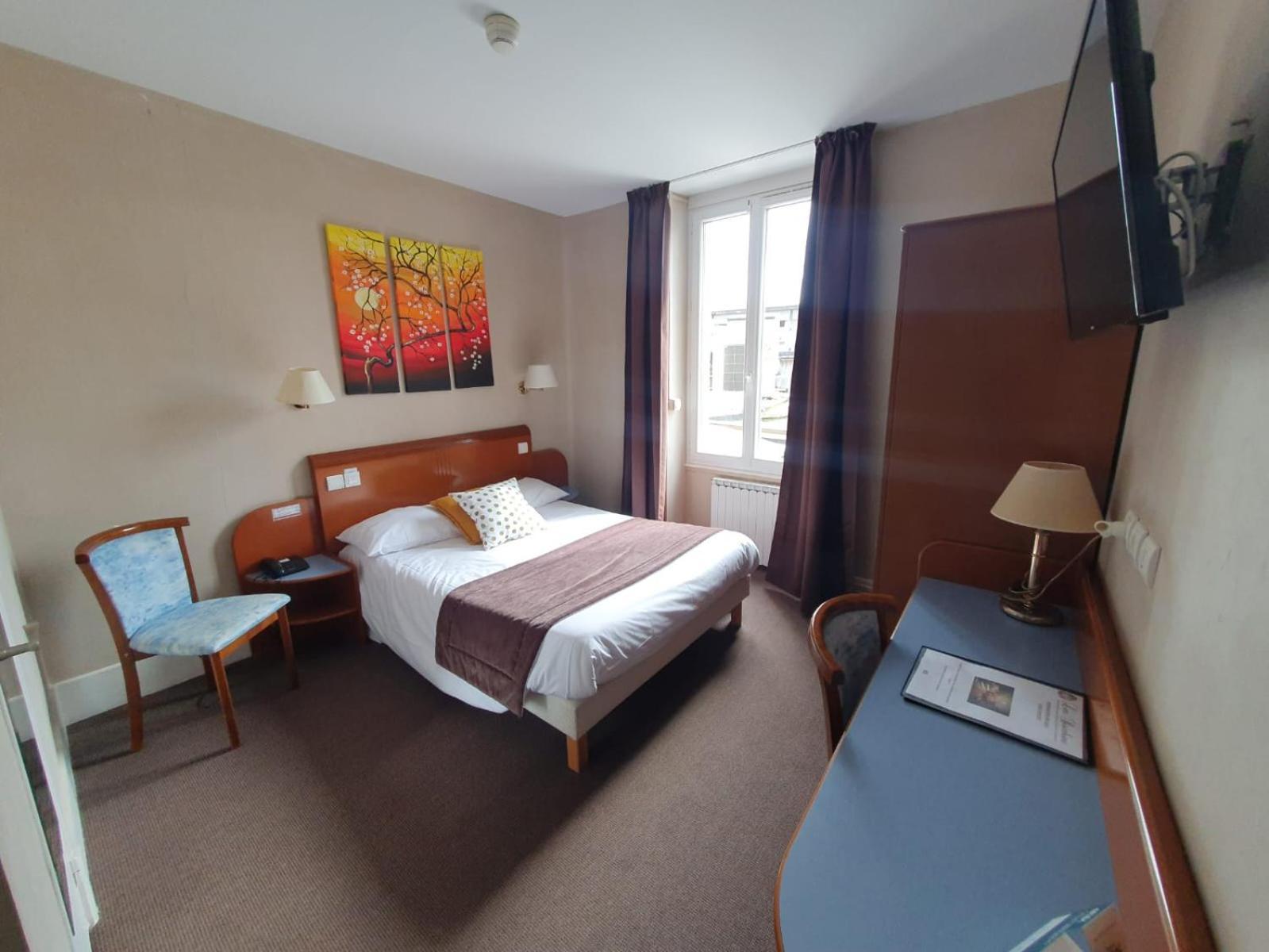 Logis Hotel Des Bourbons Монлюсон Экстерьер фото