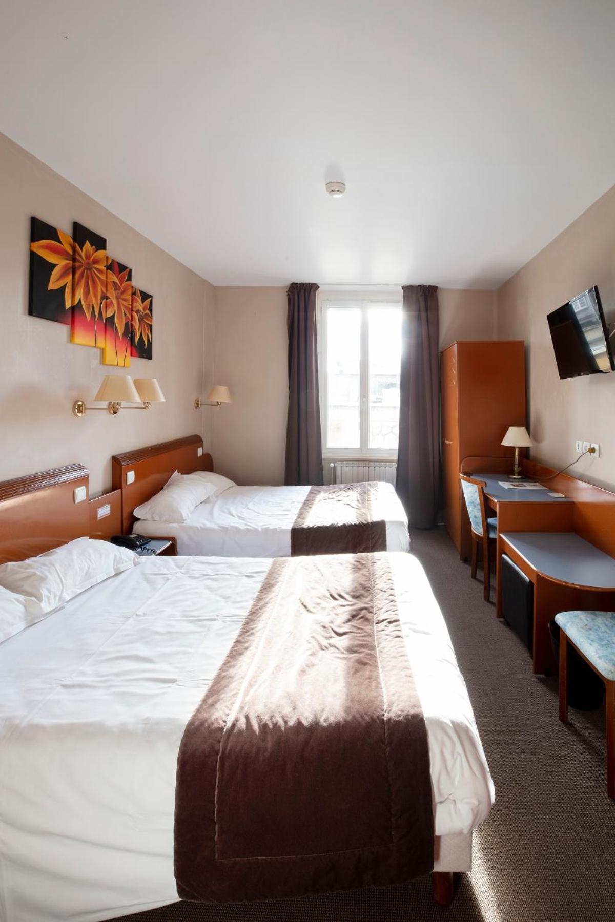 Logis Hotel Des Bourbons Монлюсон Экстерьер фото
