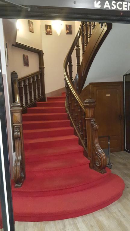 Logis Hotel Des Bourbons Монлюсон Экстерьер фото