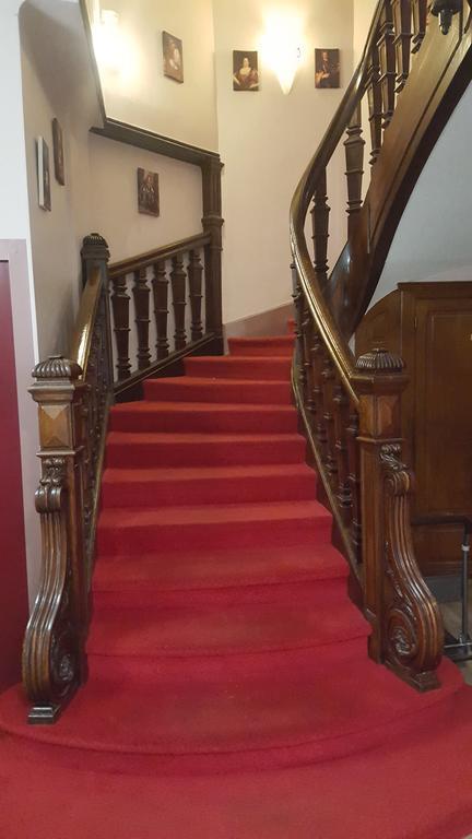 Logis Hotel Des Bourbons Монлюсон Экстерьер фото