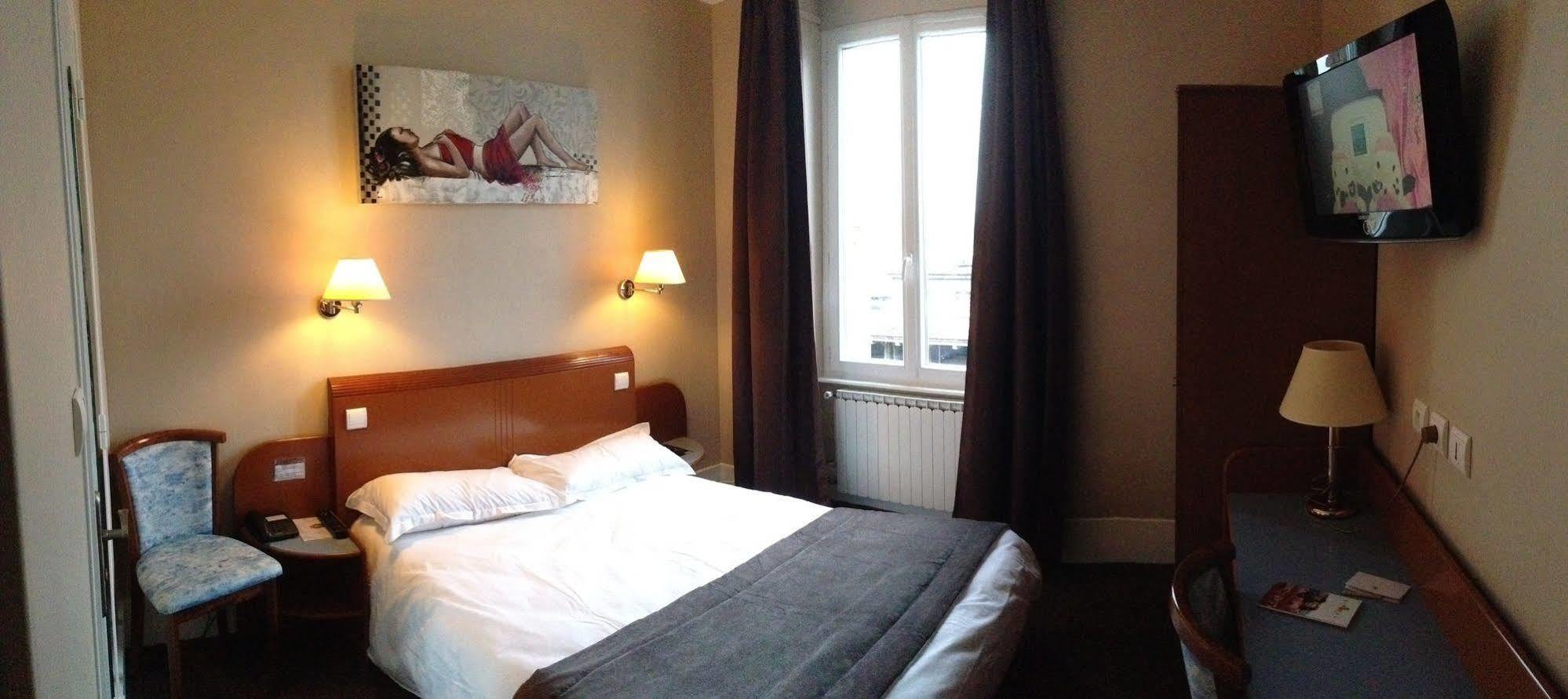 Logis Hotel Des Bourbons Монлюсон Экстерьер фото