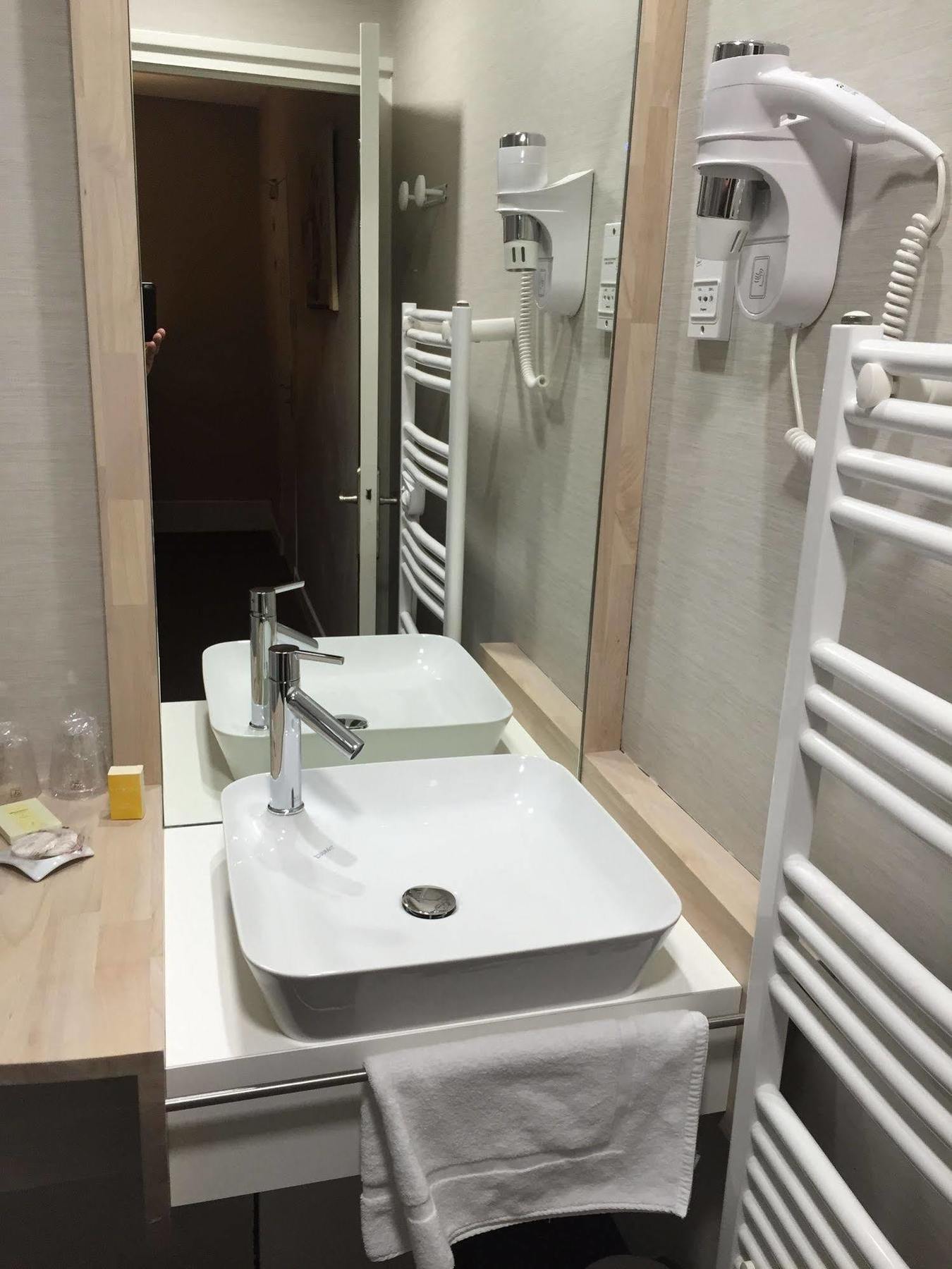 Logis Hotel Des Bourbons Монлюсон Экстерьер фото